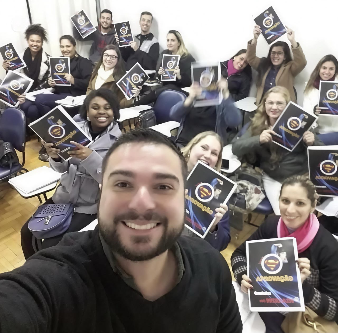 Prof. Léo Vogt com seus alunos